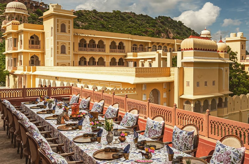 2+ restaurants and bars onsite