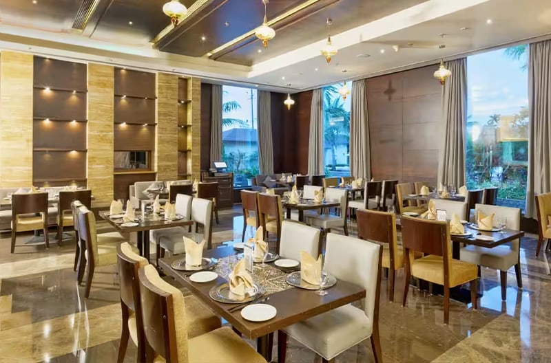 4+ dining venues onsite