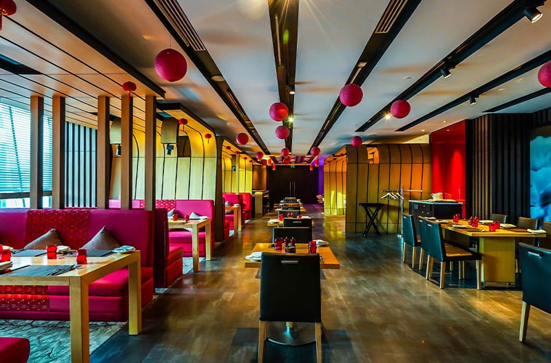 6+ restaurants and bars onsite