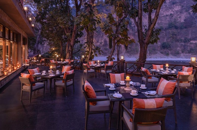 4+ restaurants and bars onsite