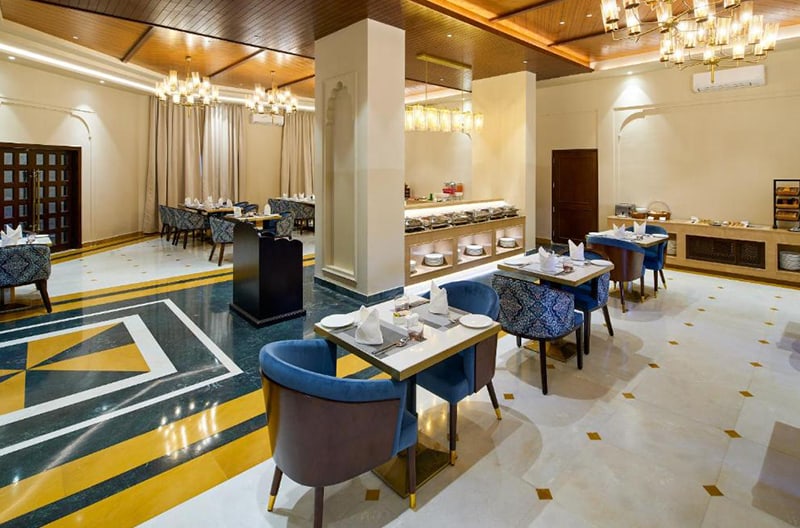 2+ dining venues onsite