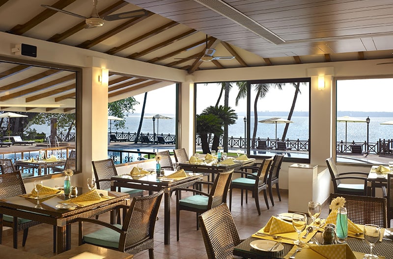 6+ restaurants and bars onsite