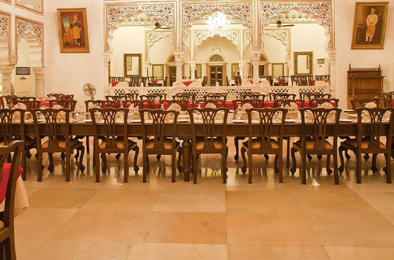 2+ dining venues onsite