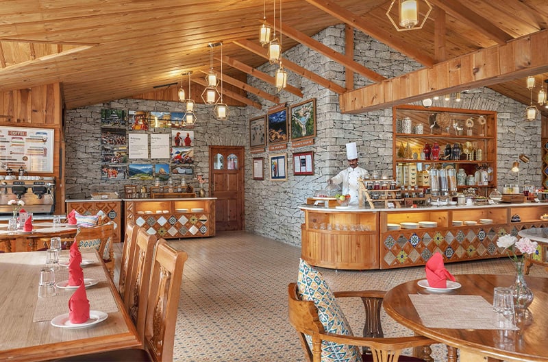 2+ restaurants and bars onsite