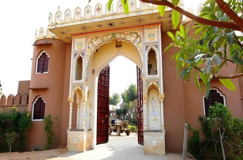 Royal elephant or camel entry