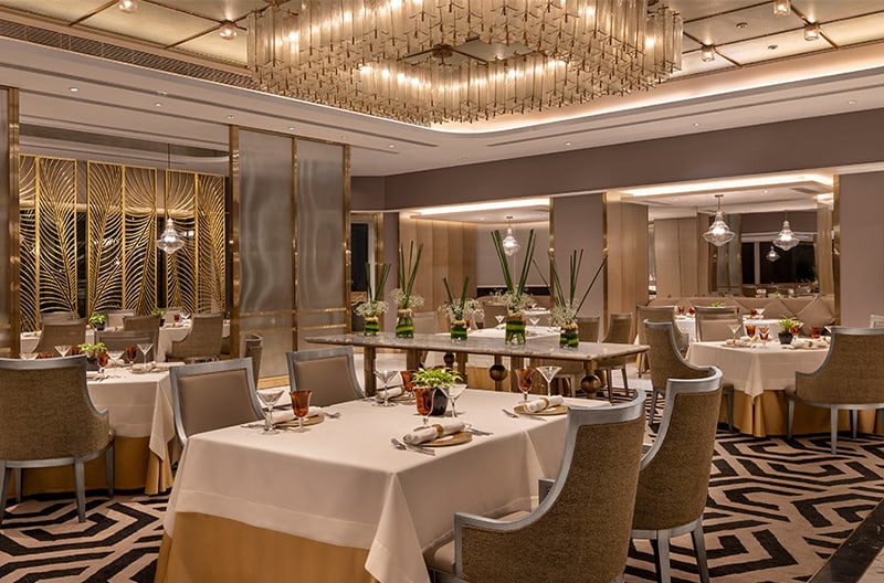 9+ restaurants and bars onsite