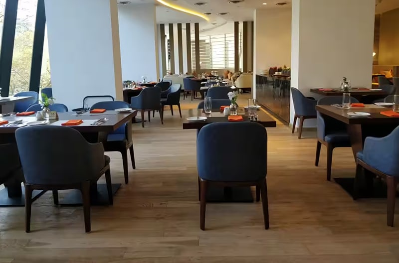 2+ dining venues onsite