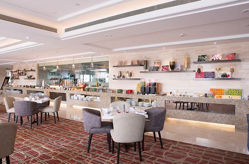 4+ restaurants and bars onsite