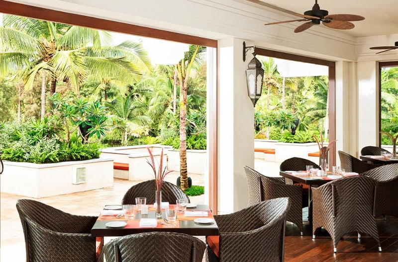 4+ restaurants and bars onsite